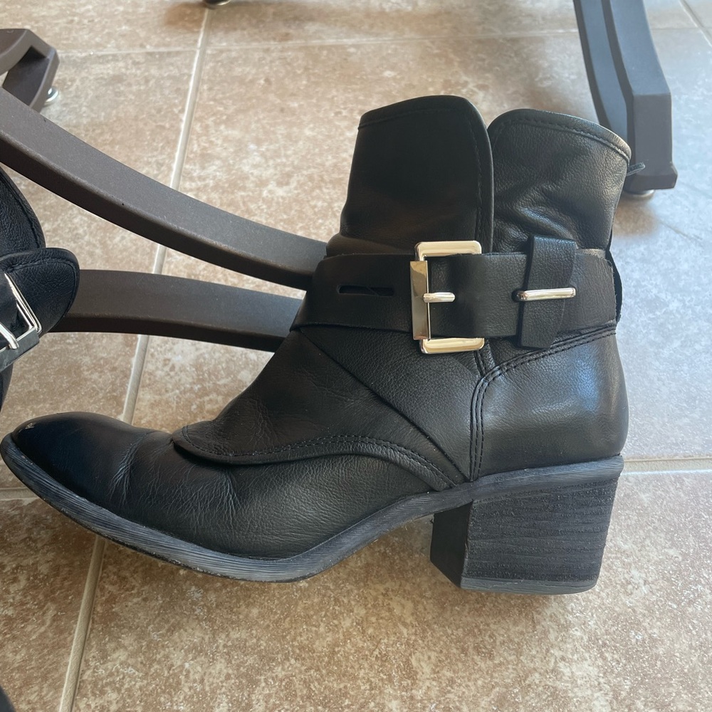Donald J Pliner Boots Size 8.5
